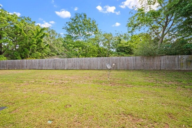 Building Photo - NEW LOW PRICE!!