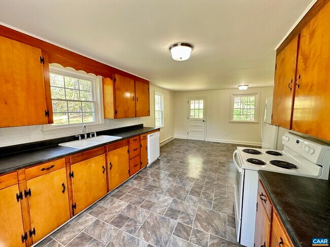 Building Photo - 2278 Hansens Mountain Rd