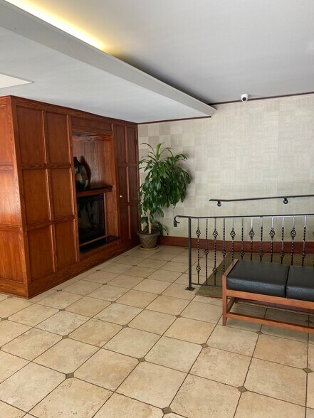 Building Photo - 922 24th St NW