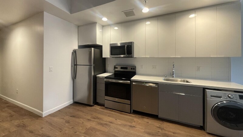 Building Photo - 3550 W 6th St