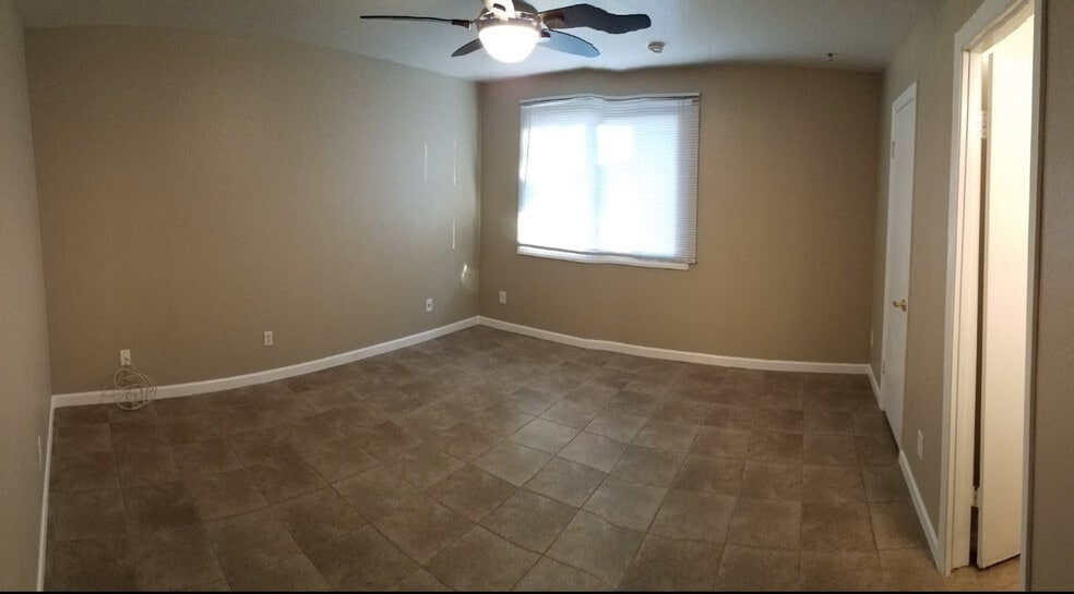 Building Photo - 2519 E Pebble Beach Dr