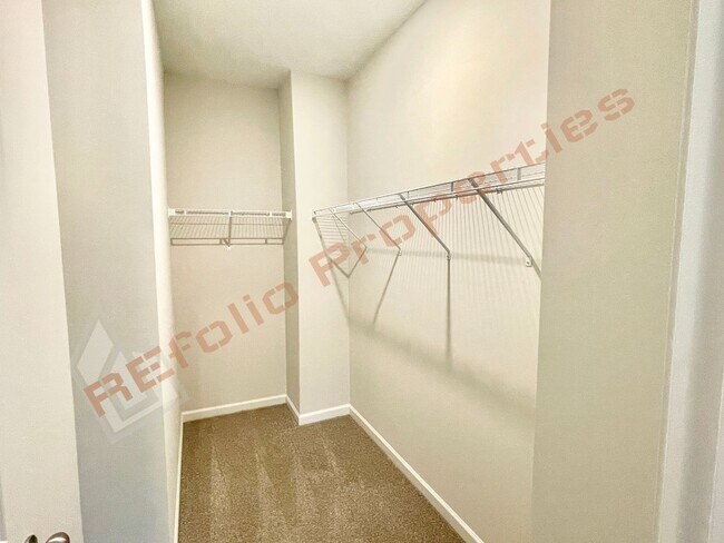 Building Photo - 924 Arlington Wood St