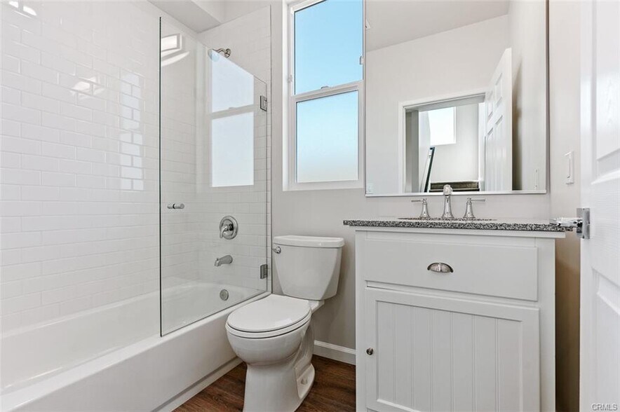 Building Photo - 136 W 48th St