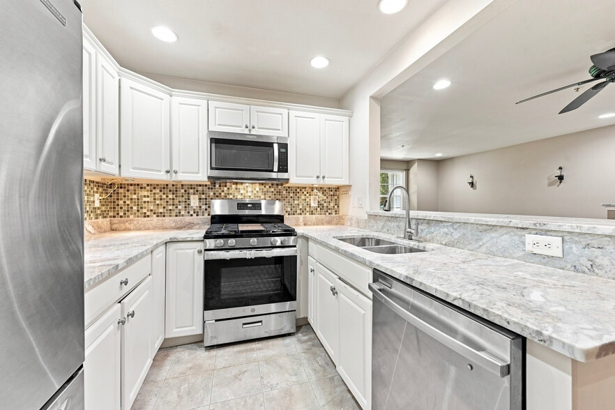 Building Photo - 278 Flagstone Rd
