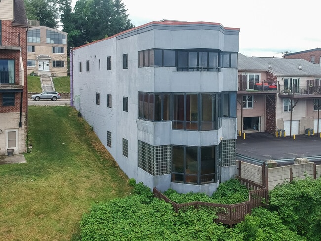 Building Photo - 47 Bailey Ave