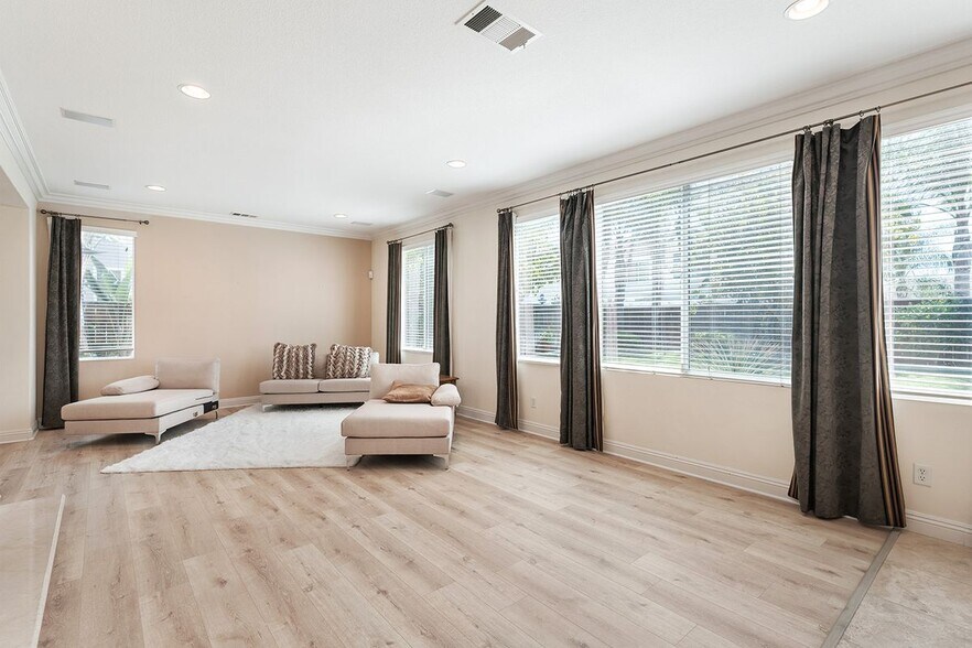 Building Photo - 8469 Applegate Ct