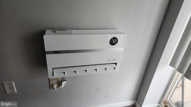 Building Photo - 8030-8000 Ditman St