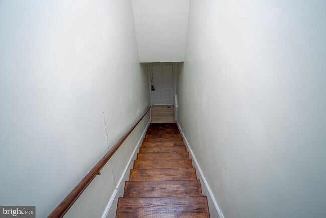 Building Photo - 857 Street Rd