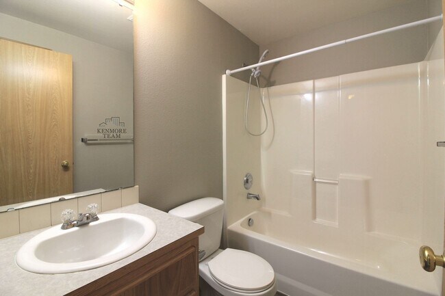 Building Photo - 3 Bedrooms, 2 Bath Home in West Pasco
