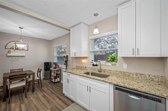 Building Photo - 1411 Pine Brook Dr
