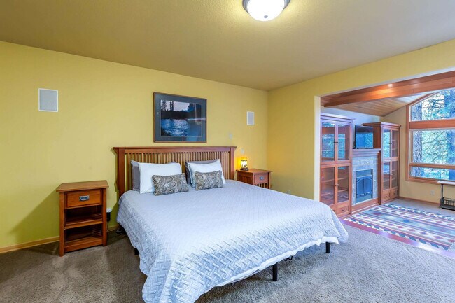 Building Photo - 17028 Cooper Dr