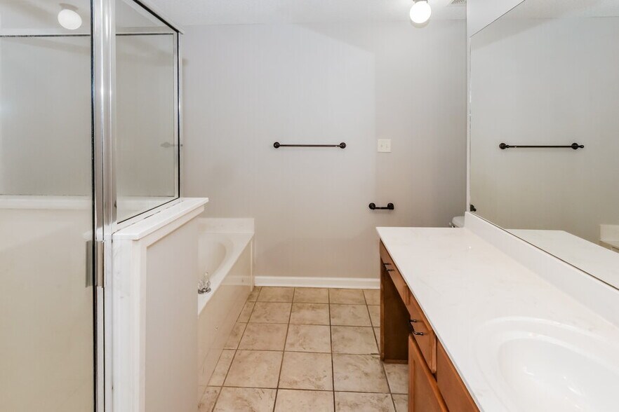 Building Photo - 10247 Morning Hill Dr