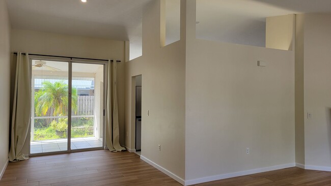 Building Photo - PENDING LEASE-Annual unfurnished 4/2 SFH i...