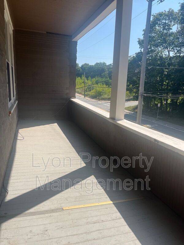 Building Photo - 352 Manville Rd