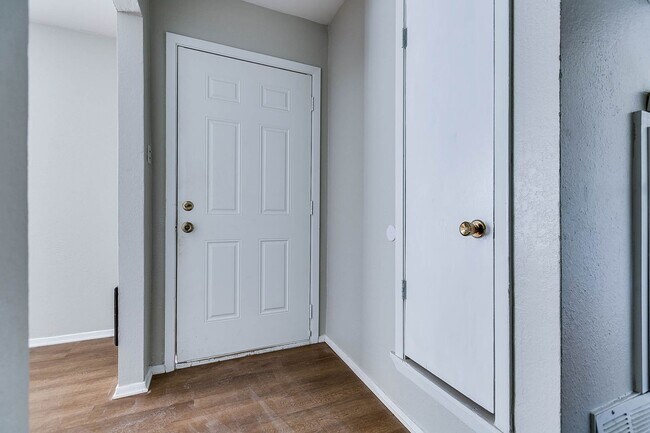 Building Photo - 1425 Austin St