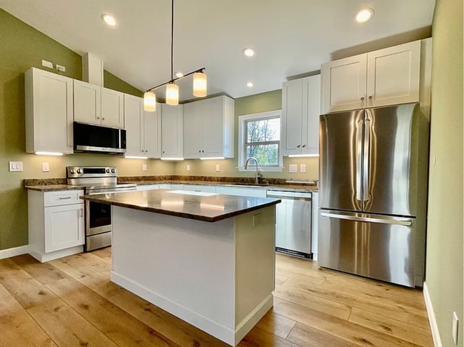 Building Photo - GORGEOUS NEW CONSTRUCTION IN HENDERSONVILLE