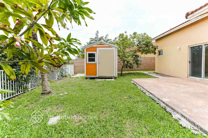 Building Photo - 5851 SW 163rd Pl