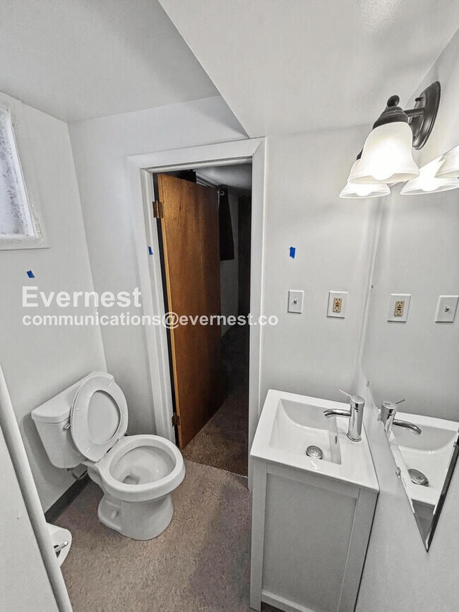 Building Photo - 6822 Moore St