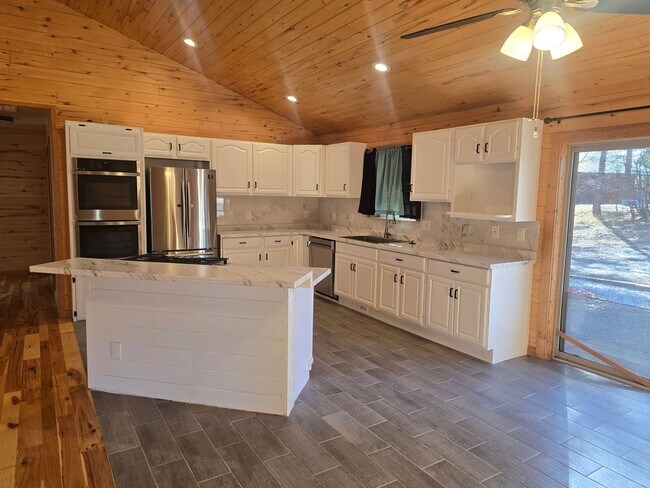 Building Photo - Lovely Lakewood Home