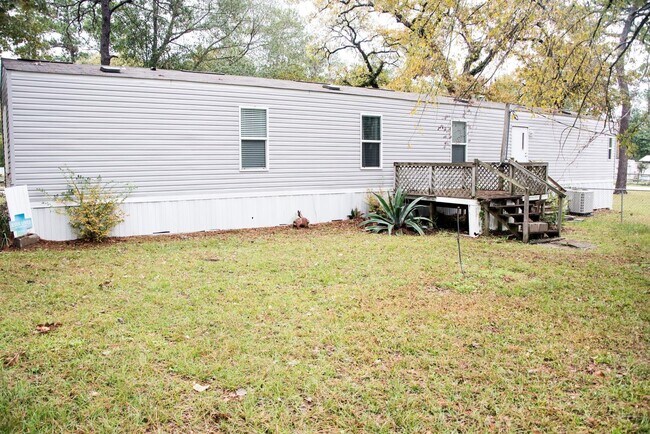 Building Photo - 23602 Saxon Way