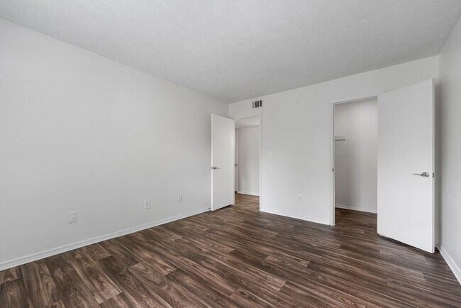 Building Photo - 1318 Brockett Pl