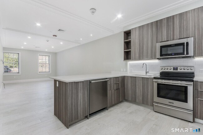 Building Photo - 1990 Bronson Rd