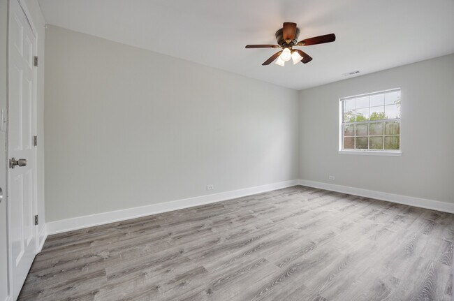 Building Photo - 117 Gant Cir