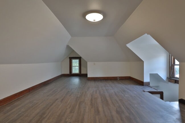 Building Photo - 122 Frambes Ave