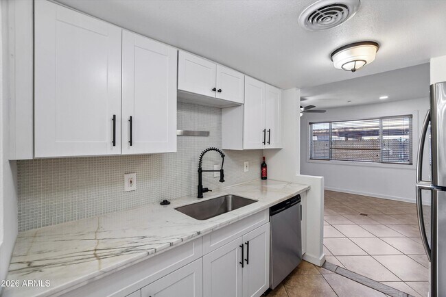 Building Photo - 7126 N 19th Ave