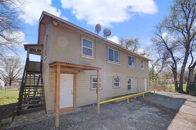 Building Photo - 9021 White Settlement Rd