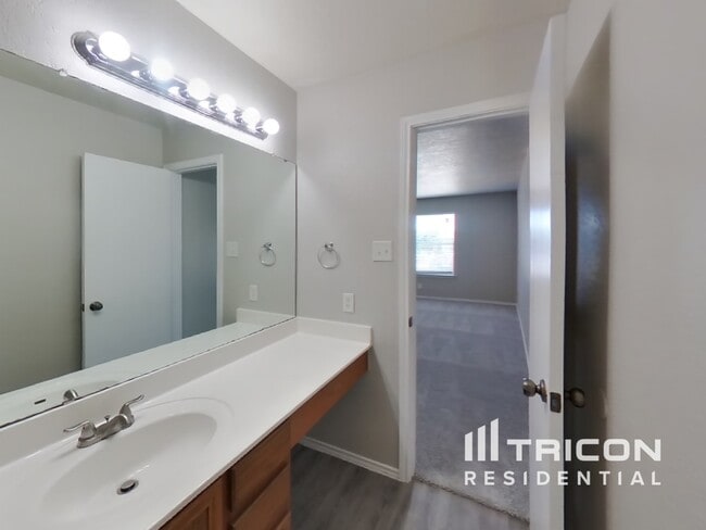 Building Photo - 8015 Palmetto Pl