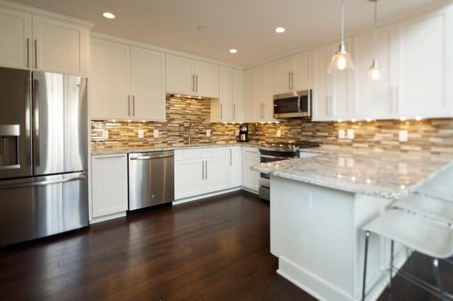 Building Photo - 84 N 6th St