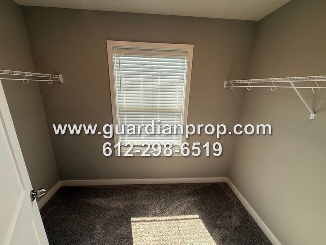 Building Photo - End Unit Townhouse Available Now, Open Floor Plan, Loft Area, Large Primary Suite, Side Patio, Pool