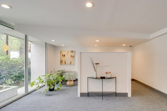 Building Photo - 2710 Macomb St NW