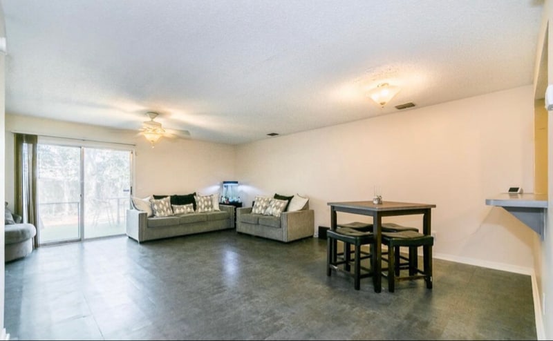 Building Photo - 5545 Bennington Dr