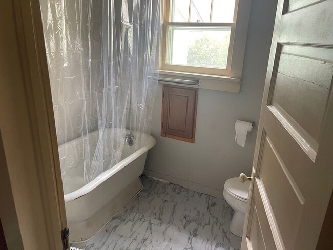 Building Photo - $795 - 2 bed 1 bath - Single Family Home