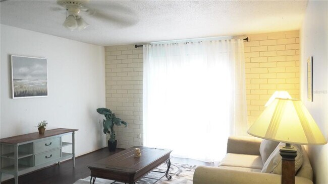 Building Photo - 1700 SW 16th Ct