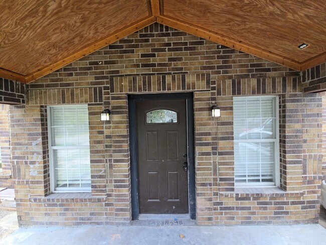Building Photo - 9010 Linda Vista Rd