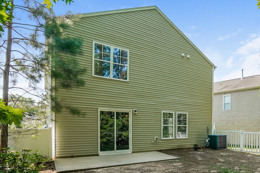 Building Photo - 51 Valleyfield Dr