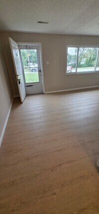 Building Photo - 10772 Tropic Dr