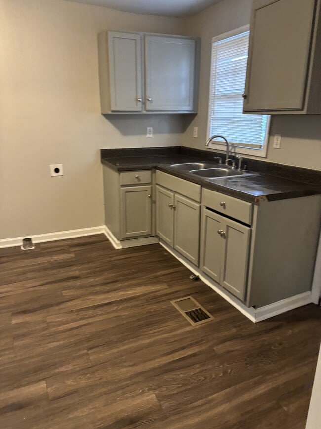 Building Photo - 1560 Cane Rd