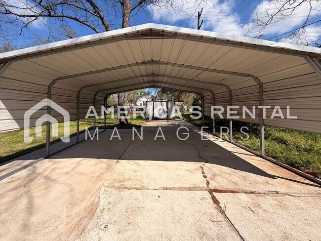 Building Photo - Updated Home for Rent in Birmingham, AL - Just minutes from Oxmoor Road!