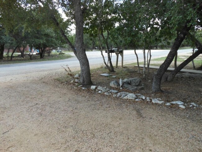 Building Photo - 154 Shady Bluff Dr