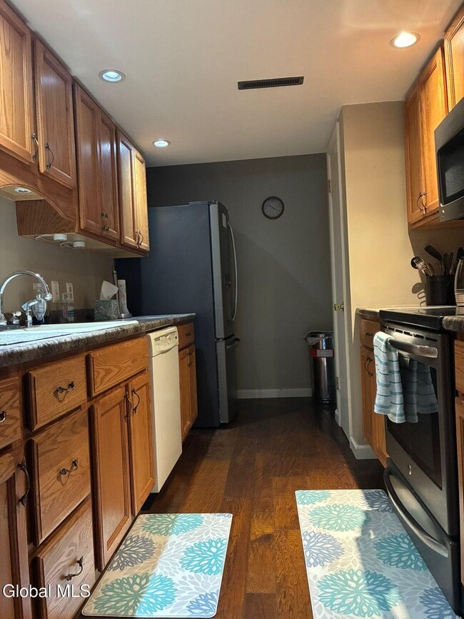 Building Photo - 13 Derby Dr