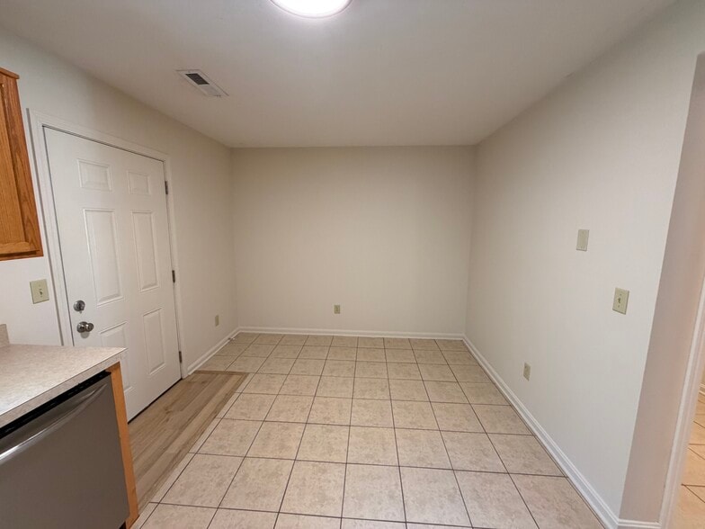 Building Photo - 7016 Autumn Dr