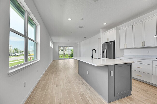Building Photo - 4572 Nautilus Cir