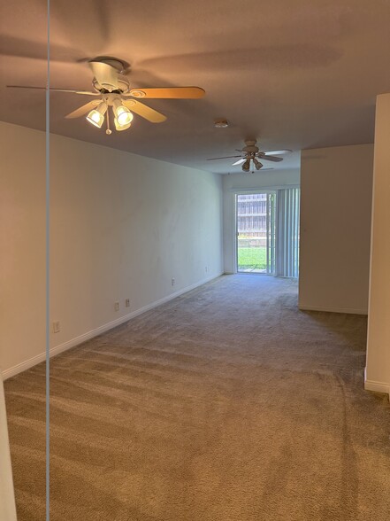 Building Photo - 891 Rosewood Ave