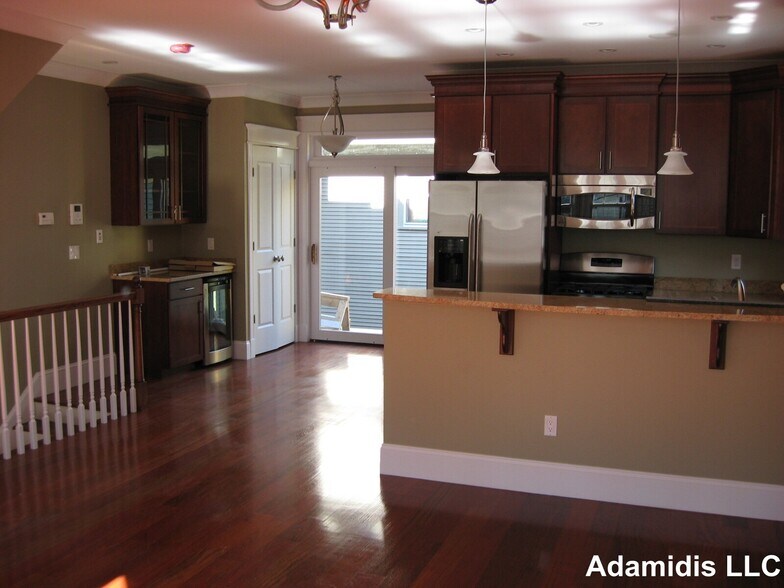 Building Photo - 15 Eldora St