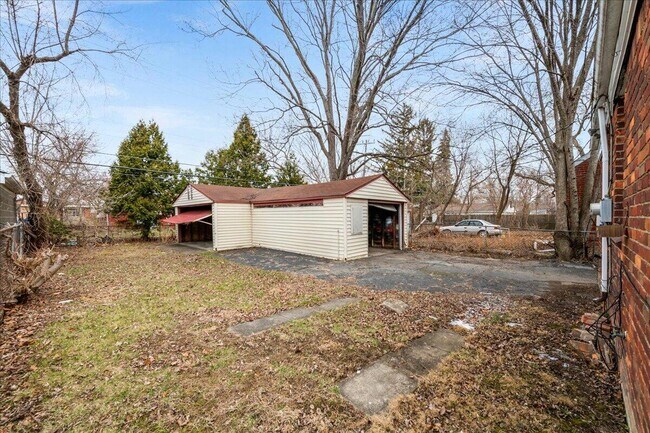 Building Photo - 16283 Carlisle St