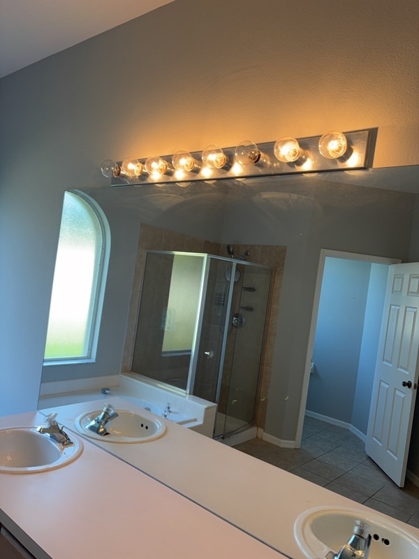 Building Photo - 6005 Jessica Dr